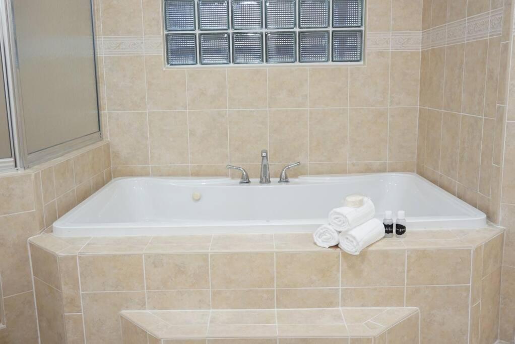 New Luxury Vacation Dream Rental- Sleeps 15! Miami Exterior photo