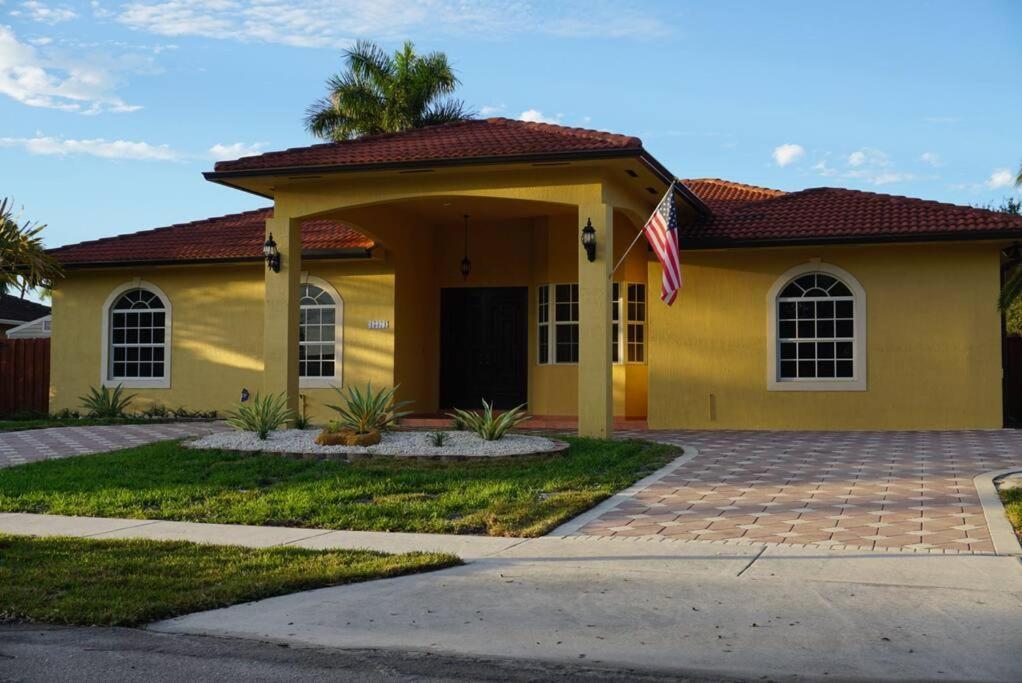 New Luxury Vacation Dream Rental- Sleeps 15! Miami Exterior photo