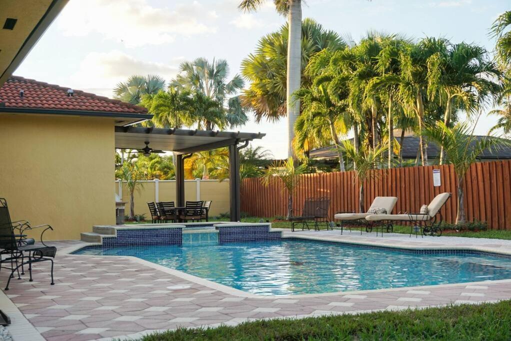 New Luxury Vacation Dream Rental- Sleeps 15! Miami Exterior photo