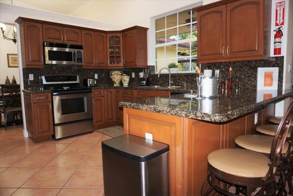New Luxury Vacation Dream Rental- Sleeps 15! Miami Exterior photo