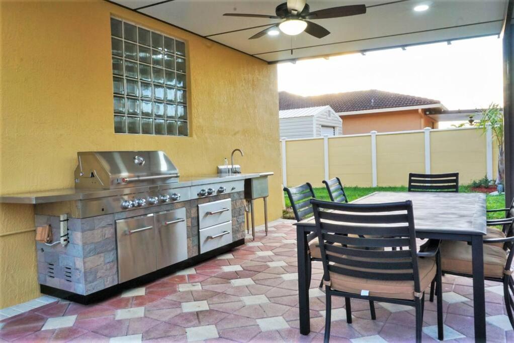 New Luxury Vacation Dream Rental- Sleeps 15! Miami Exterior photo